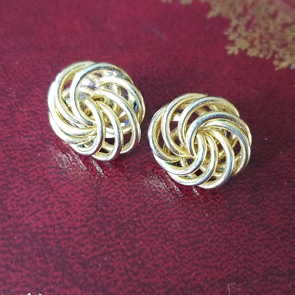Elegant Gold Knot Earrings